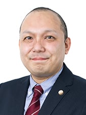 アディーレ法律事務所の鈴木弁護士の画像